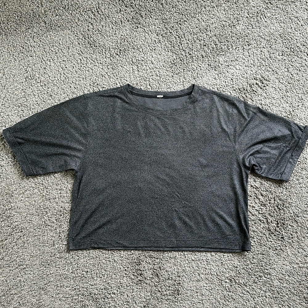 Lululemon cropped shirt